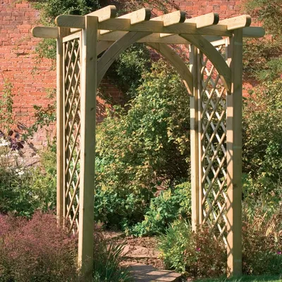 Садовая деревянная арка.