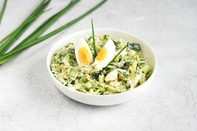 Салат с капустой, огурцом и яйцом: рецепт