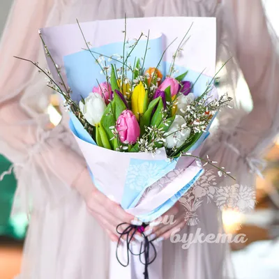 Купить букет из 21 разноцветного тюльпана на 8 марта в Саратове
