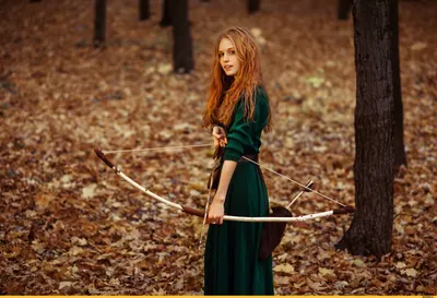 девушка с луком и стрелой стоковое изображение. изображение насчитывающей  природа - 219288605