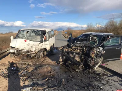 Один человек погиб и семь пострадали в ДТП на трассе Великие Луки-Новосокольники.  ФОТО : Псковская Лента Новостей / ПЛН