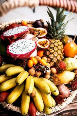Экзотические фрукты и овощи на таблице Стоковое Фото - изображение  насчитывающей кухня, манго: 113780092