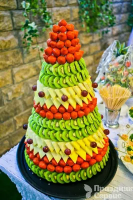 пирамидка из фруктов, фруктовые композиции, тортик из фруктов, пирамида из  фруктов фуршет, елка из фруктов, Свадебное агентство Москва