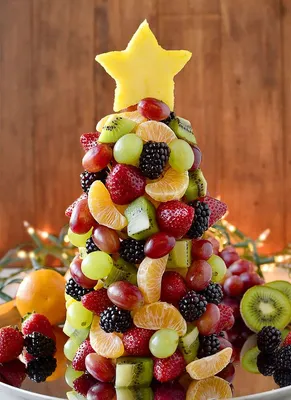 Фруктовая елка своими руками к новогоднему столу | Фрукты на завтрак, Блюдо  с фруктами, Рождественский завтрак