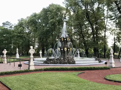 Фонтаны Летнего сада в Санкт-Петербурге