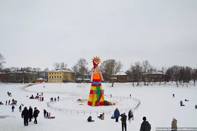 В Оренбурге сожгли чучело Масленицы