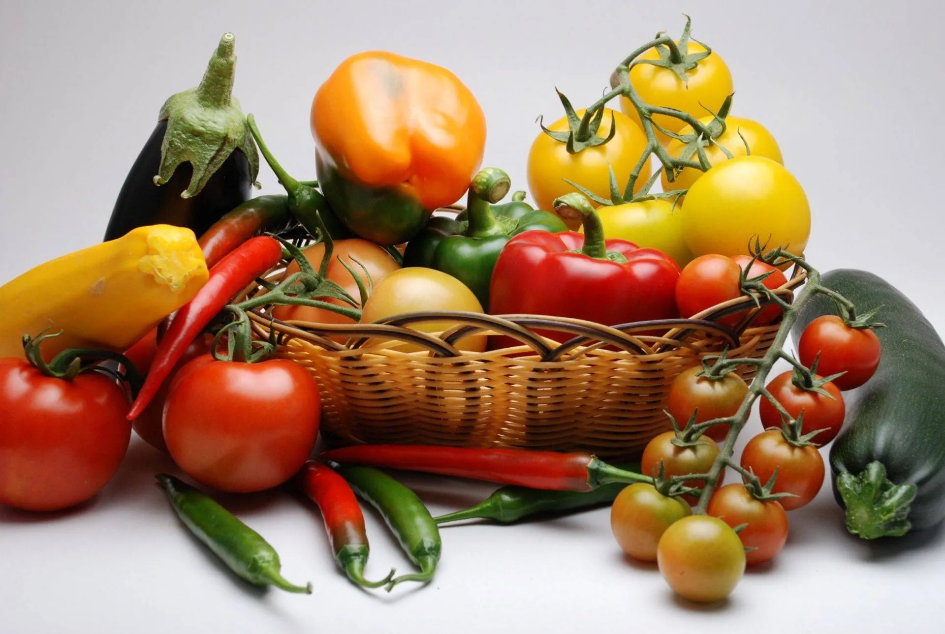 Организация фрукты овощи. Овощи и фрукты. Овощи фрукты баннер. Свежие фрукты и овощи баннер. Реклама овощей и фруктов.