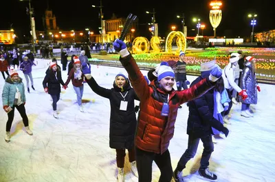 Мастер-классы от олимпийских чемпионов, ярмарка, конкурсы и призы: что  готовят москвичам на катке на Красной площади - KP.RU