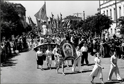 Фото \"Первомай\", 1 мая 1982, г. Москва - История России в фотографиях