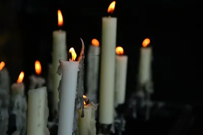 После похорон свеча подожгла бабушкино фото. Это знак? - Православный  журнал «Фома»