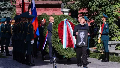 Венок на похороны: символ уважения и памяти - Вести-Кузбасс