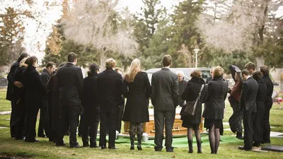 Кто пришел на похороны Сильвио Берлускони. Фоторепортаж — РБК