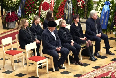 Букет на похороны из 10 белых эустом за 3 650 ₽ в Москве