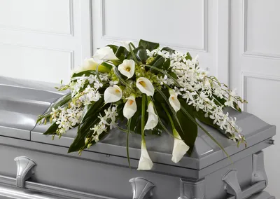 Траурный этикет во флористике. Какие цветы нужны на похороны?