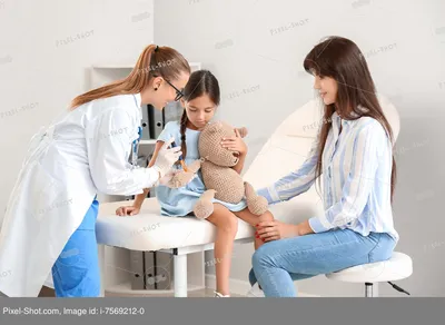 Девочка-диабетик с мамой на приеме у врача в поликлинике :: Стоковая  фотография :: Pixel-Shot Studio