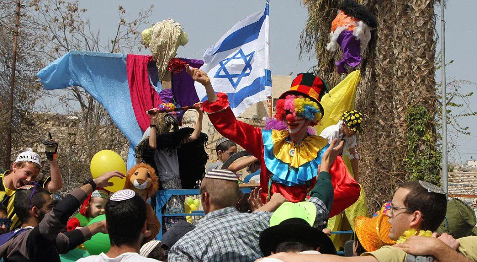 Праздник Пурим в Израиле. Пурим праздник карнавал. Пурим и теракт в крокусе