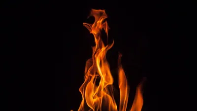 Обои огонь, пламя, костер, темный, горение картинки на рабочий стол, фото  скачать бесплатно