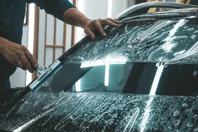 Наклейки на заднее стекло авто | Реклама на транспорте