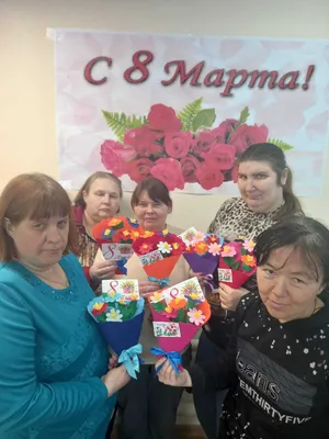 Фотофакт. Накануне 8 Марта жители Витебска покупают цветы для любимых женщин