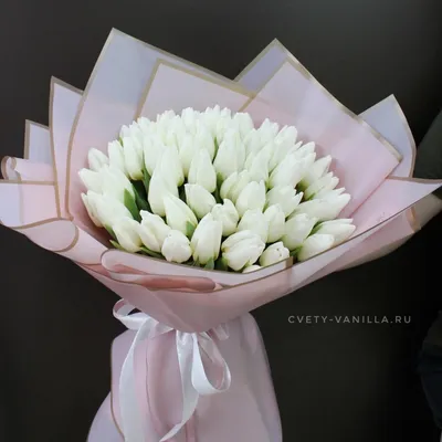 Букет из 75 белых и розовых тюльпанов в корзине купить с бесплатной  доставкой в Москве по цене 9 800 руб.