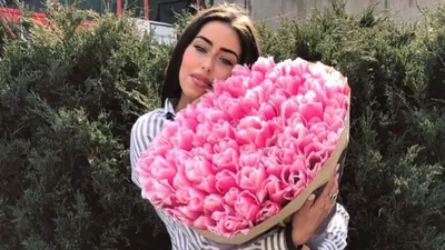 Natalia Feo on Instagram: “Ураааа, красотки, с 8 марта! 💘🌹 я так  счастлива! Открываю глаза, а у меня на тумбочке цветочки и две заве… | 10  things, You working