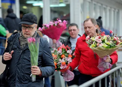 Практичные московские мужчины больше всего дарят женщинам на 8 Марта  подарки «для двоих» - Москвич Mag
