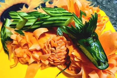 Карвинг из моркови овощей и фруктов креативная фотография карта с  изображениями в овощной студии Фон И картинка для бесплатной загрузки -  Pngtree