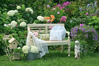 красивый уголок в саду стоковое изображение. изображение насчитывающей  конец - 219905417
