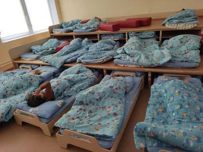 Кровати в детском саду | Семейный и детский психолог в декрете Ермолаева  Полина | Дзен
