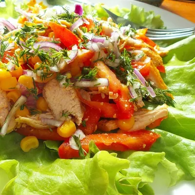 Легкий салат из овощей и куриной грудки с йогуртовой заправкой рецепт –  Европейская кухня: Салаты. «Еда»