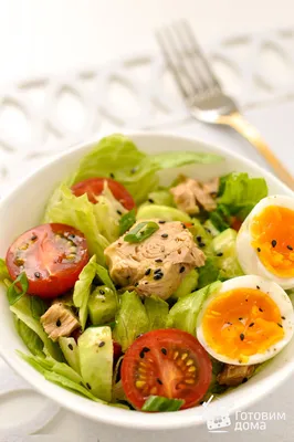 Салат со свежими овощами и перепелиными яйцами - рецепт с фотографиями -  Patee. Рецепты