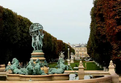 Люксембургский Дворец (Palais Du Luxembourg) В Люксембургском Саду (Jardin  Du Luxembourg) В Париже, Франция Фотография, картинки, изображения и  сток-фотография без роялти. Image 15745266