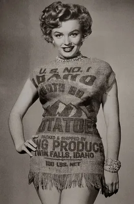 Знаменитые фото: Мэрилин Монро в платье из мешка для картошки (1951 год) |  Визуал | Дзен