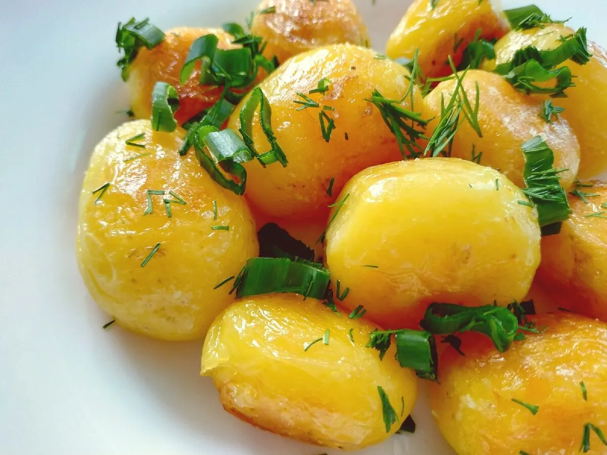Бэби картофель в духовке с чесноком — рецепт с фото пошагово