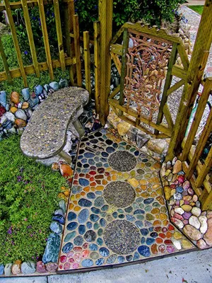 Мозаика из гальки своими руками на Sadogolik.ru | Mosaic garden, Diy  garden, Garden paths