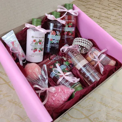Подарочный набор новогодней коллекции Ив Роше «Пряное яблоко» в чемоданчике  для косметики, в магазине Другой магазин — на Шопоголик