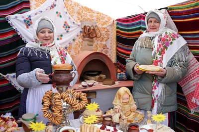 Саратовцы съели на Масленицу сотни блинов и сожгли чучела Зимы — Регион 64