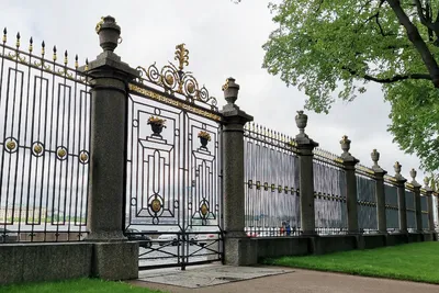 Фото Кронштадт, ограда Летнего сада, реставрация калитки — Канонер