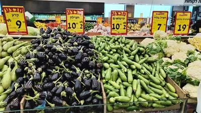 Фрукты и овощи продавали на базаре в Израиле Стоковое Изображение -  изображение насчитывающей овощи, продано: 186764149