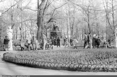 Памятник И.А. Крылову в Санкт-Петербурге, Дворцовая наб., 2 - фото, отзывы,  рейтинг, телефон и адрес