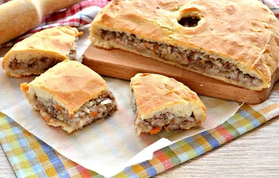 Боярский\" - Пирог с картофелем, грибами и мясом