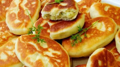 Тонкие пирожки с картошкой на сковороде рецепт с фото пошагово - 1000.menu