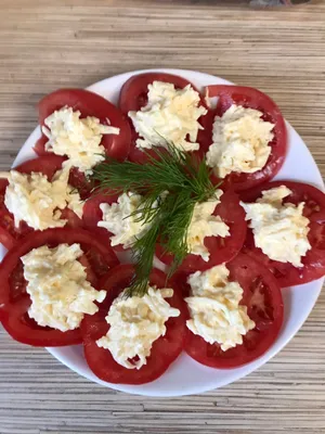 Фото к рецепту помидоры с сыром и чесноком - Закуски. Закуски из грибов и  овощей. Пошаговые рецепты с фото