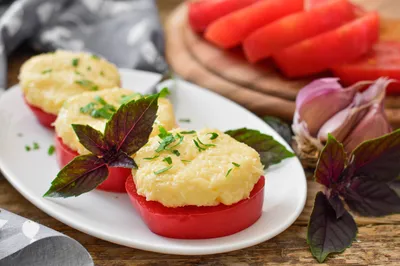 Как вкусные приготовить баклажаны с помидорами и чесноком