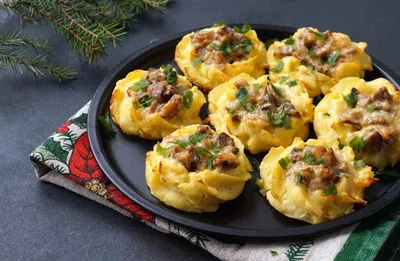 Праздничные блюда из картофеля / 5 рецептов для новогоднего стола