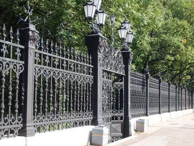 Невская ограда Летнего сада в Петербурге