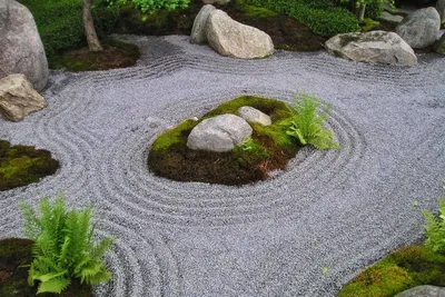 Префектура Тоттори - Япония - САД КАМНЕЙ🗿 ⠀ Или карэсансуй. С японского  языка дословно переводится как «сухие горы и воды»⛰Восточный сад камней  традиционно символизирует «застывшую» модель мира. ⠀ В основе “карэсансуй”  лежат