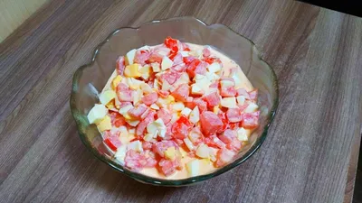 Рецепт салата из помидоров и авокадо с медово-беконной заправкой с фото  пошагово на Вкусном Блоге