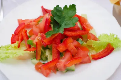 Простой салат из помидоров с яйцом - рецепт автора Александра