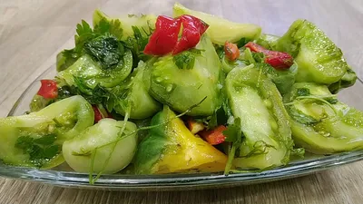 Салат из зелёных помидоров с капустой на зиму, рецепт с фото